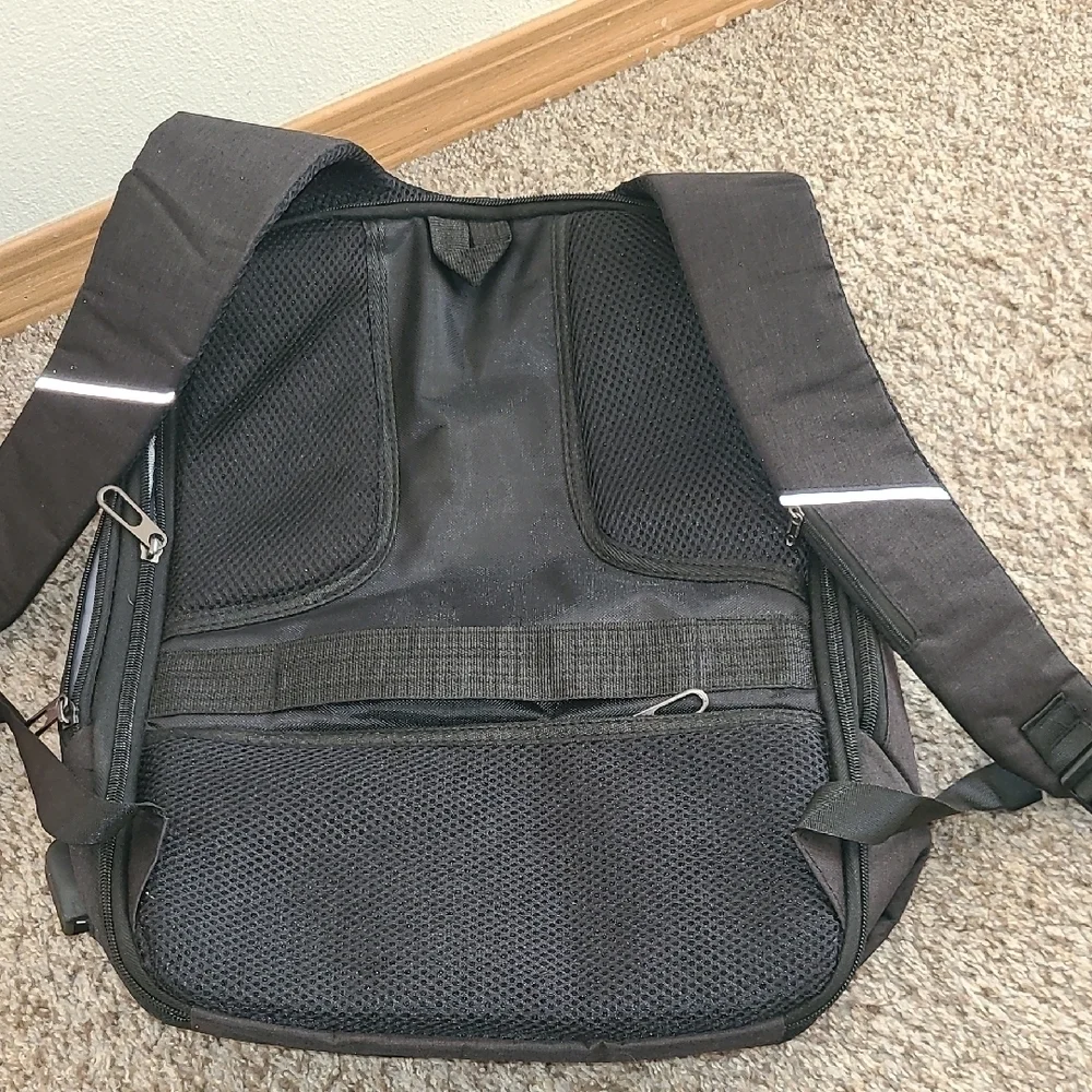 Anit-Theft Backpack With Charging Port